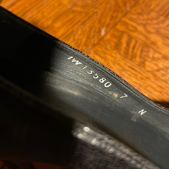 Stuart Weitzman Croc Embossed Leather Pumps. Excellent condition. Size 7 - Picture 4 of 7